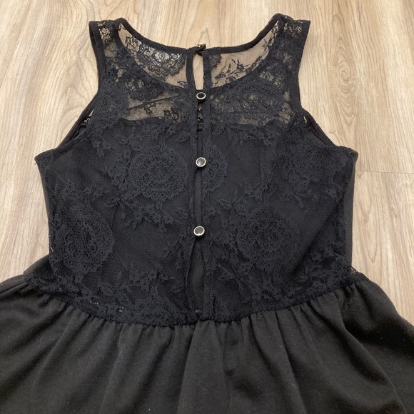 Monteau Peplum Lace Shirt - Picture 3 of 6